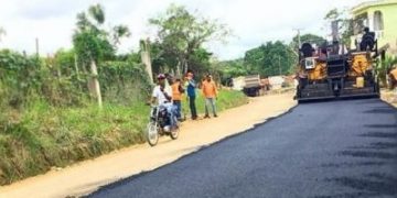 Piden al MOPC investigar plan de asfalto carretera Sabana Grande de Boyá- Gonzalo