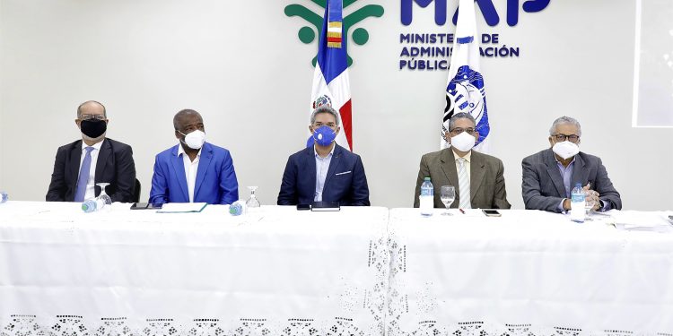 Realizan encuentro con proveedores de internet para garantizar conectividad educativa