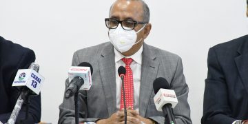 Autoridades advierten cumplimiento de medidas restrictivas será vital para flexibilizar toque de queda