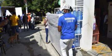 Plan Social da primera asistencia a 12 familias afectadas por incendio en Santiago