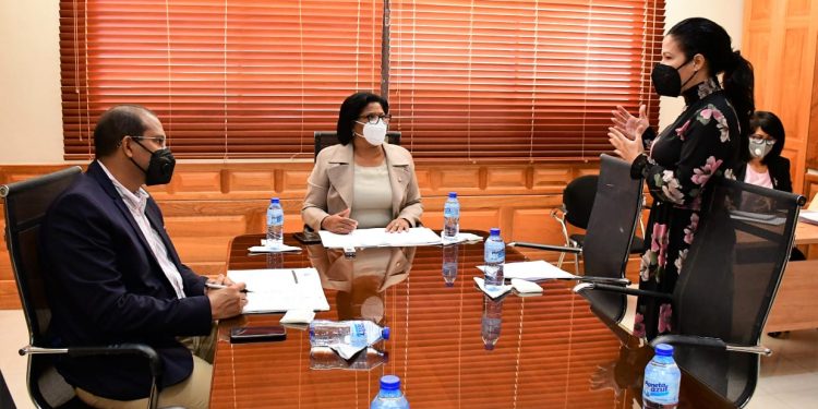 Senadores invitarán a representantes de diversas instituciones para tratar el Proyecto de Ley que crea el Sistema de Apoyo Integral para la prevención, sanción y erradicación de la violencia contra las mujeres