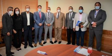 Senadores escuchan al director del INVI en torno a la entrega de apartamentos de manera irregular.