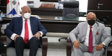 El presidente de la Cámara de Diputados, Alfredo Pacheco recibió este miércoles la visita de cortesía del ministro de Educación, Roberto Fulcar, con quien conversó sobre importantes temas de la educación.