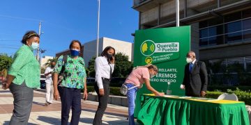 Frente Amplio recoge firmas de la “Querella del Pueblo” Contra ex Funcionarios Públicos