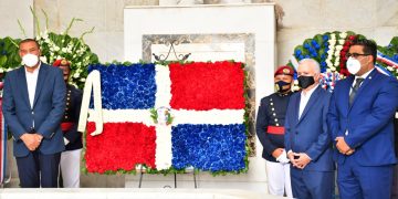 El Senado de la República deposita ofrenda floral en el Altar de la Patria con motivo del 208 aniversario del natalicio de Duarte