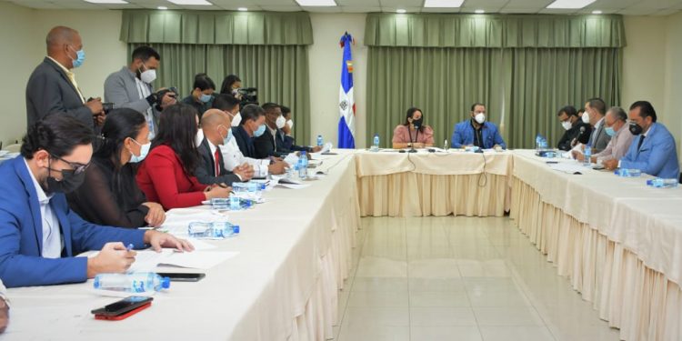 Comisión Bicameral continúa discusión sobre el Proyecto de Ley de Ordenamiento Territorial y Uso de Suelo.