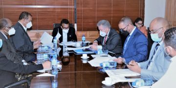 La Comisión Permanente de Obras Publicas del Senado de la República escucha opinión de una comisión del INAPA sobre denuncia que hizo el senador de La Altagracia acerca de irregularidades en construcción de acueducto de Higüey-Bávaro.