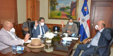 Comisión de Salud Pública del Senado continúan discusión sobre Proyecto de Ley que prohíbe el cobro de dinero a pacientes en emergencias.