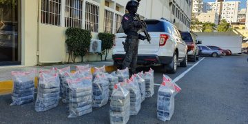 Autoridades Ocupan 103 Paquetes Presumiblemente Cocaina en Isla Beata, Pedernales.
