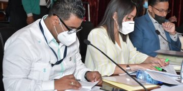 Comisión Bicameral escucha a Ministro de Medio Ambiente.