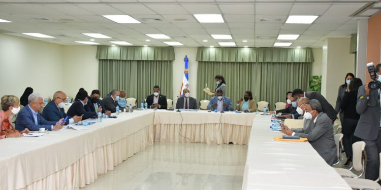 La Comisión Bicameral que estudia la modificación de la Ley 87-01 continúa estudio de la iniciativa analizando las propuestas de ANDECLIP.