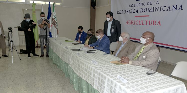 Agricultura afiliará al SENASA 40 mil productores agropecuarios y sus dependientes