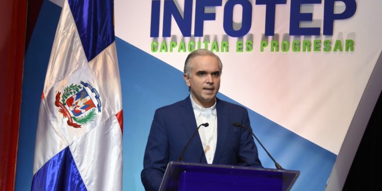 Ministro de Trabajo se compromete a apoyar proceso de modernización INFOTEP.
