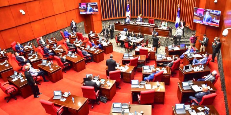 El Senado de la República envía a comisión la resolución que solicita al presidente Luis Abinader la suspensión del pago del “peaje sombra” de la autopista del Nordeste, Juan Pablo II.
