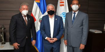 Senadores se reúnen con el ministro de Obras Publicas, Deligne Ascención