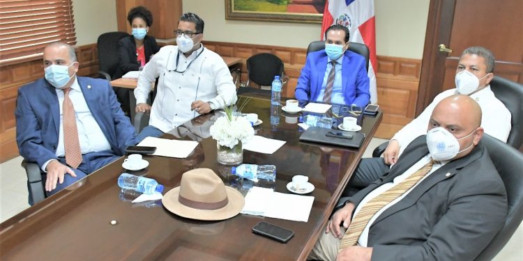 Conocen desarrollo del proyecto Juventud Prende y Emprende