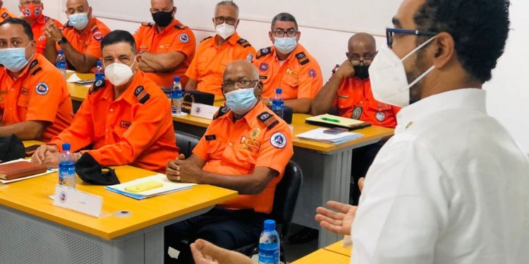 Director de la Defensa Civil coordina acciones con directores provinciales para Temporada Ciclónica 2021.