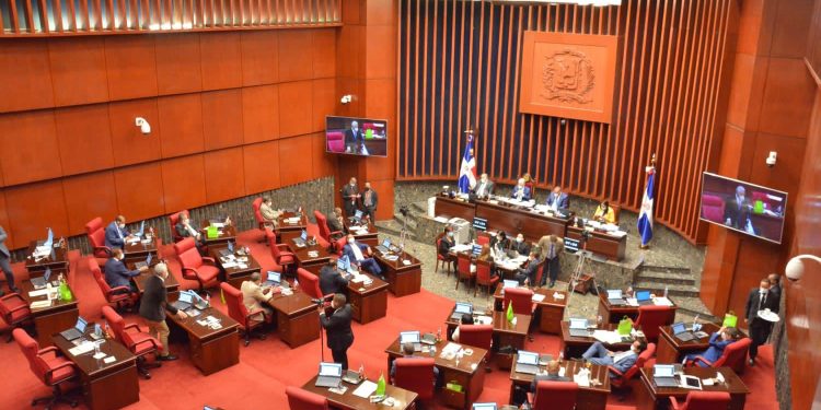 Senado aprueba en primera lectura el proyecto de ley de Aduanas.