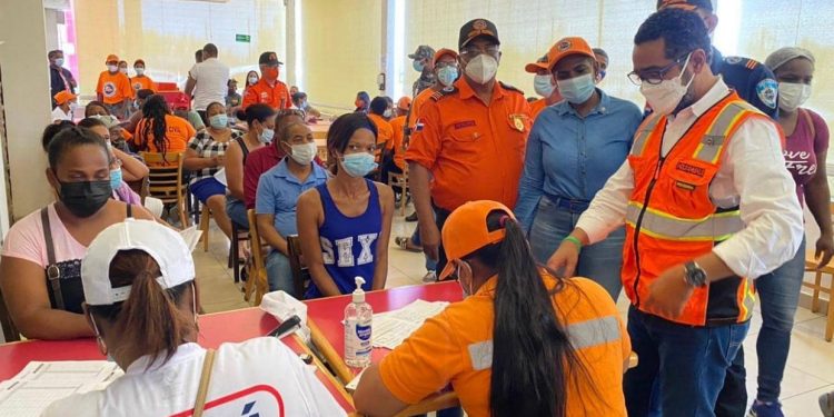 Defensa Civil vacuna a cientos contra el Covid-19 en San Cristóbal y el Gran Santo Domingo.