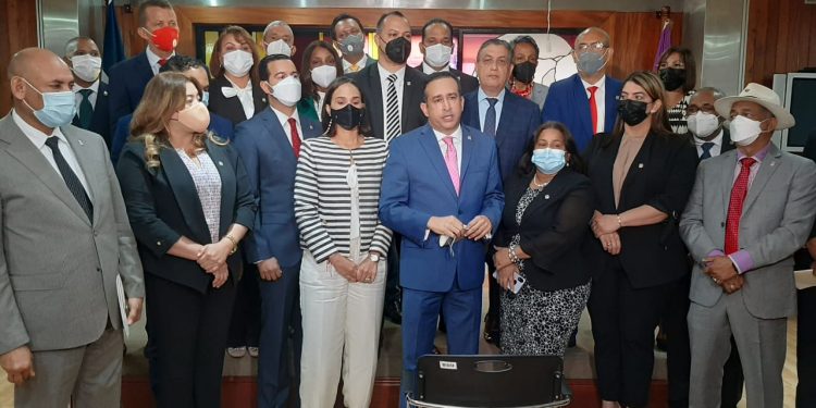 Bloque Diputados del PLD Asume Reclamo Pago de Prestaciones Laborales en el Gobierno