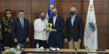 Gobierno anunció histórico aumento salarial para trabajadores de las empresas privadas.