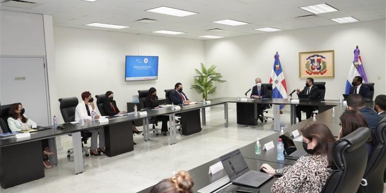 Registro Inmobiliario y Superintendencia de Bancos buscan fortalecer los sistemas de registro de la propiedad inmobiliaria y financieros