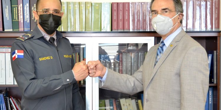 Presidente del TSE recibe visita de cortesía del director de la Policía Nacional