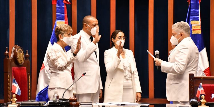 El Senado instala bufete directivo y deja abierta la segunda legislatura ordinaria