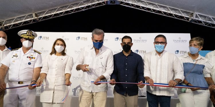 Presidente Luis Abinader inaugura espigón para pescadores en puerto de Puerto Plata