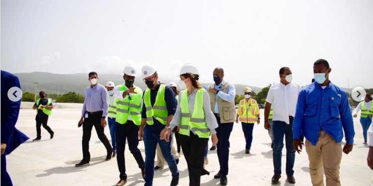 Vicepresidenta Raquel Peña visita puerto de Barahona