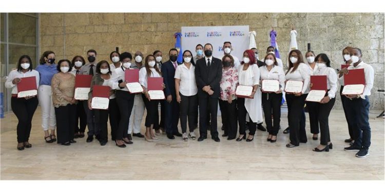 ADN y ENJ entregan certificados mediación a líderes comunitarios