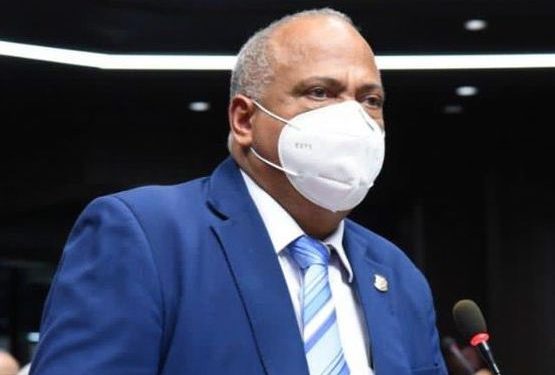 Diputado Bueno: Luis Abinader está dando cátedra de transparencia a expresidente en RD