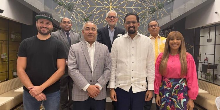 Comisión de ADOPAE sostiene encuentro con Bartolomé Pujals, director ejecutivo de Innovación del Gobierno