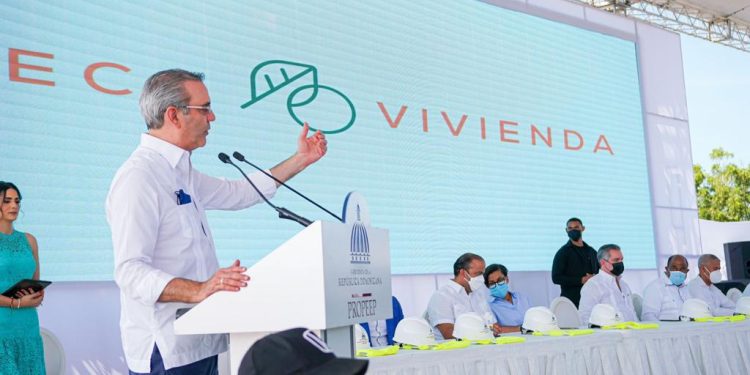 Gobierno lleva proyecto de Eco-Viviendas y “Pinta tu Barrio” a comunidades de Montecristi