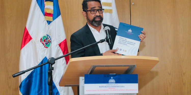 Presidente Comisión Nacional de Emergencias propone su visión en consulta para reforma Ley sobre Gestión de Riesgos.