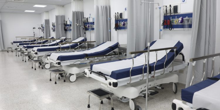 Hospitales públicos registran 75% camas para atención COVID-19