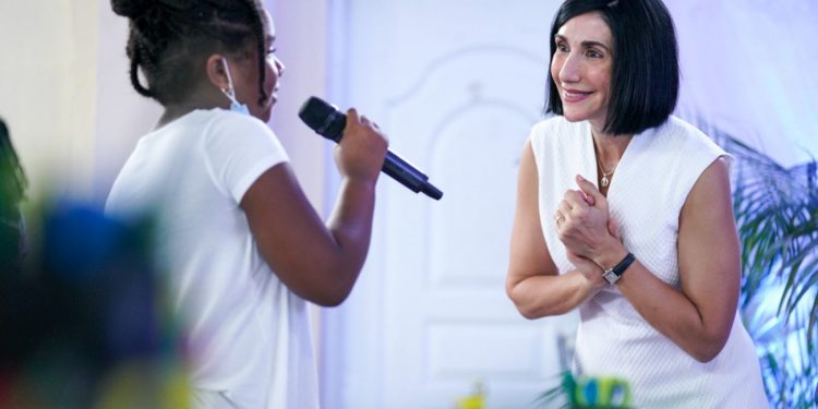 Primera dama auspicia charla-taller para adolescentes