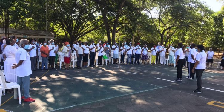 Fundoproam celebra fiesta navideña con cientos de envejecientes de