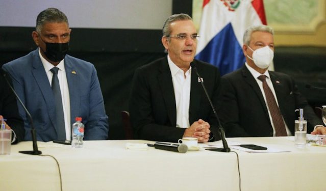 Presidente Abinader promulga Reglamento de Aplicación Ley Orgánica Policía Nacional tras seis años de espera.