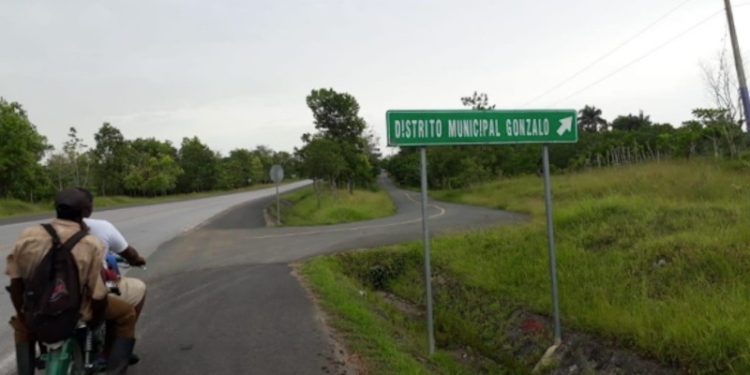 Piden a Obras Públicas reconstruir entradas de comunidades de Monte Plata para evitar accidentes en autovía Nordeste.