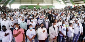 PRM juramenta alcalde de Consuelo Juan Padilla junto a cientos de dirigentes.