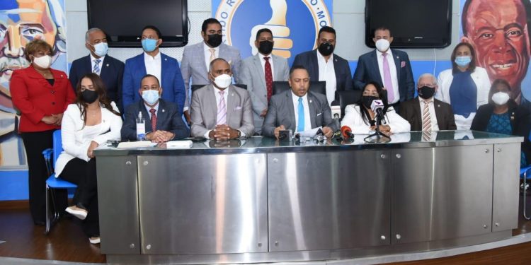 Diputados PRM favorecen reinicio a clases presenciales.