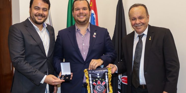 Jorge Villegas propone equipos de futbol de São Paulo se instalen en República Dominicano.