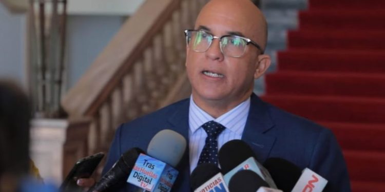 Gobierno niega haya planteado referéndum para tratar reforma constitucional