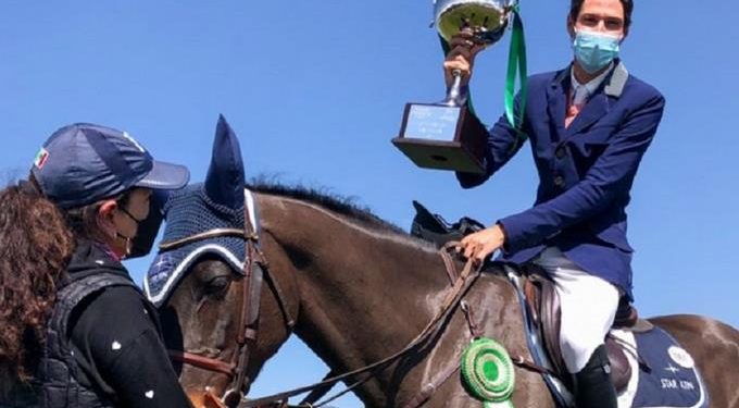Jinete Manuel Fernández Haché gana Grand Prix en México