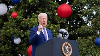 Biden pide a empresas estadounidenses protegerse de posible ciberataque ruso