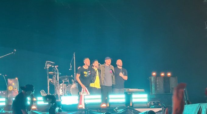 Coldplay monta un gran espectáculo y seduce público dominicano