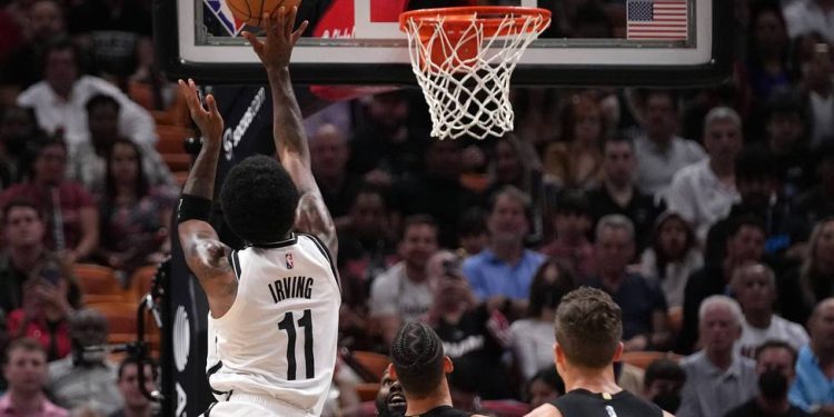 Brooklyn gana y hacer arder el Este, Memphis derrota a Milwaukee