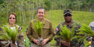Medio Ambiente y las Fuerzas Armadas realizan jornada de reforestación para restaurar la cuenca del río Ozama