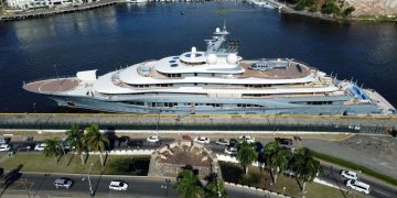 Sale de RD yate del magnate ruso que estaba retenido hace un mes